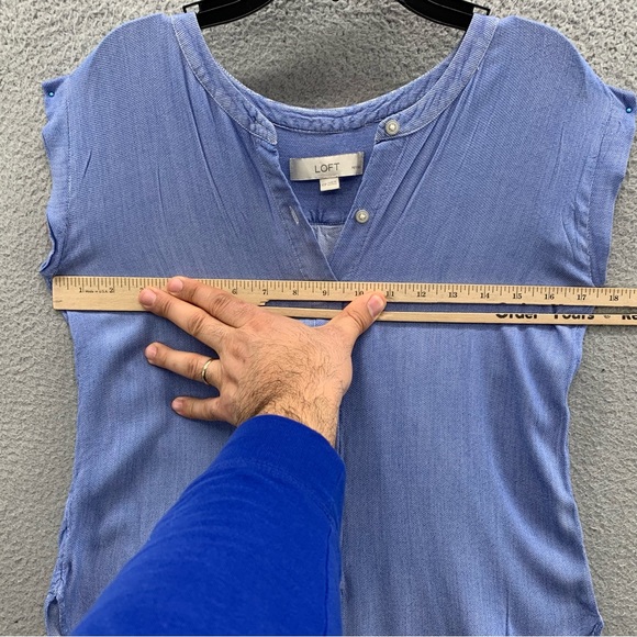 Ann Taylor Loft Top Blouse Women’s XSP Blue Chambray Button Up Front Sleeveless - Picture 4 of 8